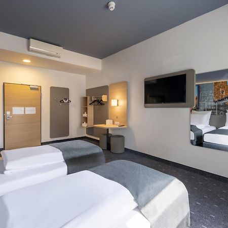 B&B Hotel Schweinfurt-City Bagian luar foto