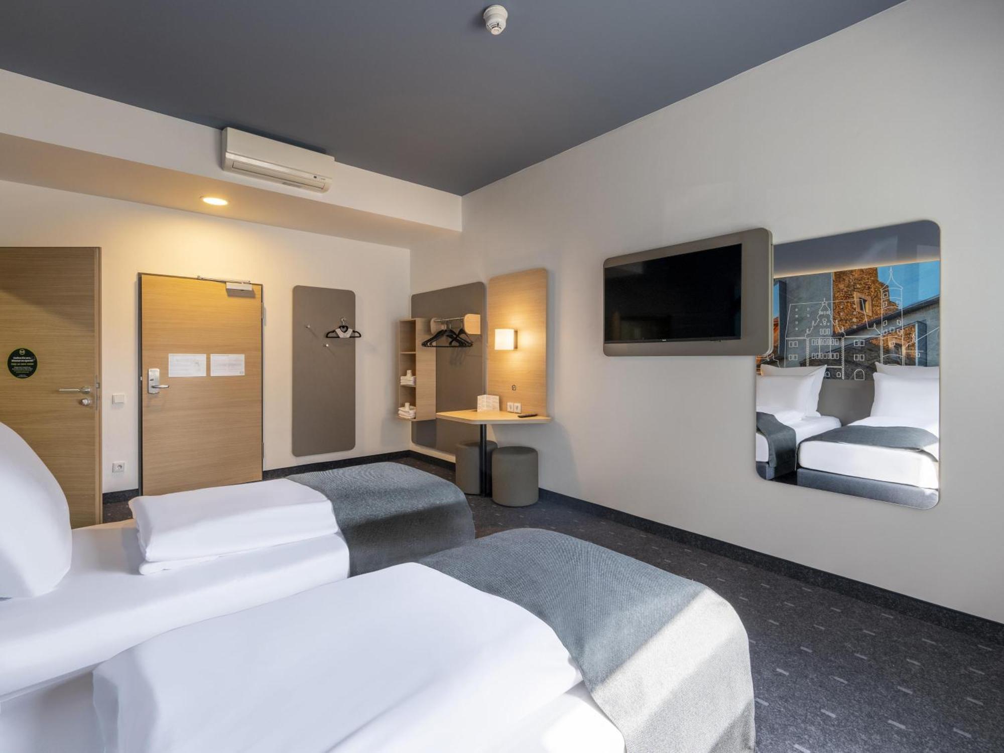 B&B Hotel Schweinfurt-City Bagian luar foto