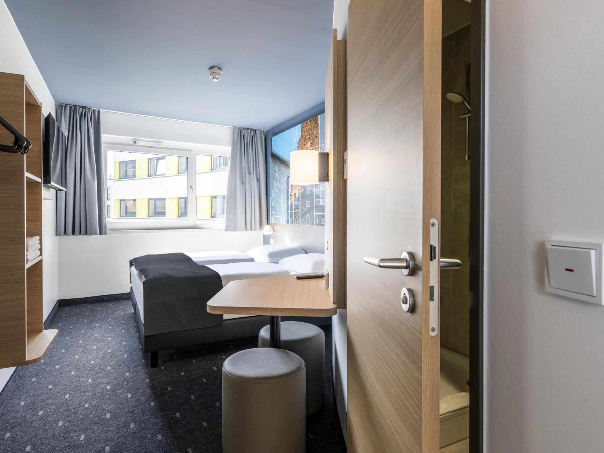 B&B Hotel Schweinfurt-City Bagian luar foto