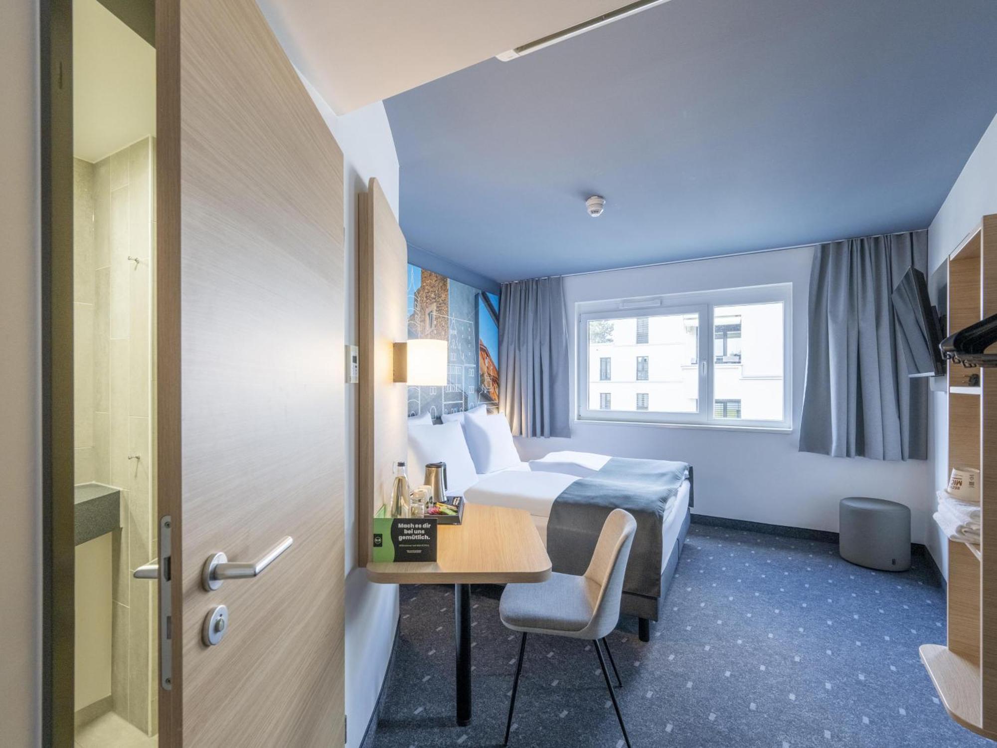 B&B Hotel Schweinfurt-City Bagian luar foto