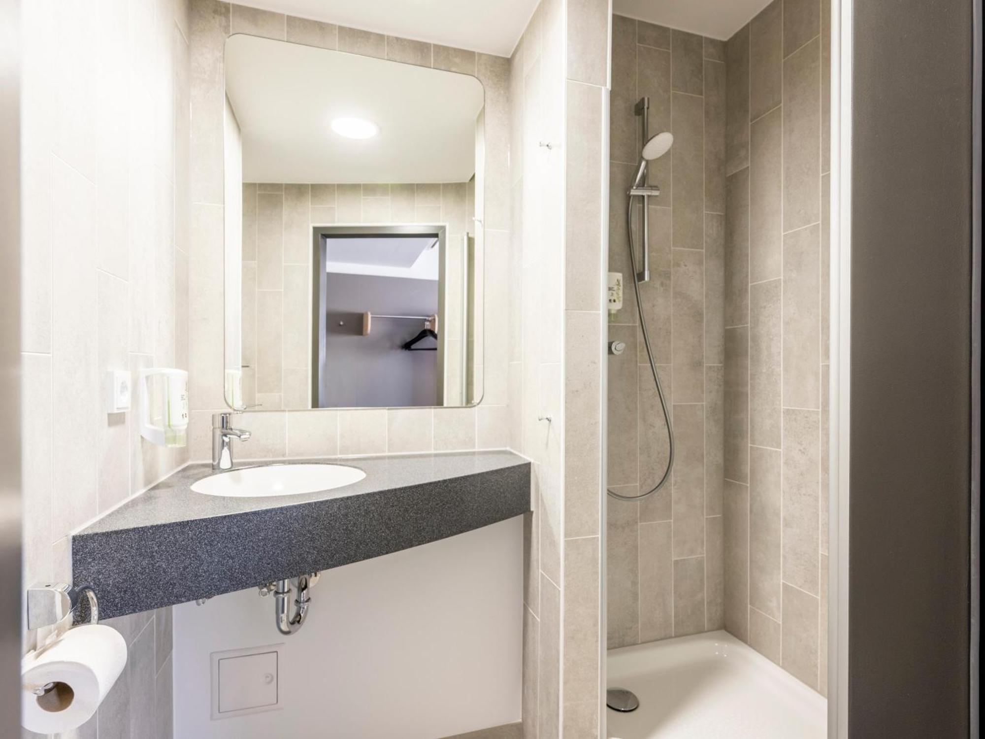 B&B Hotel Schweinfurt-City Bagian luar foto