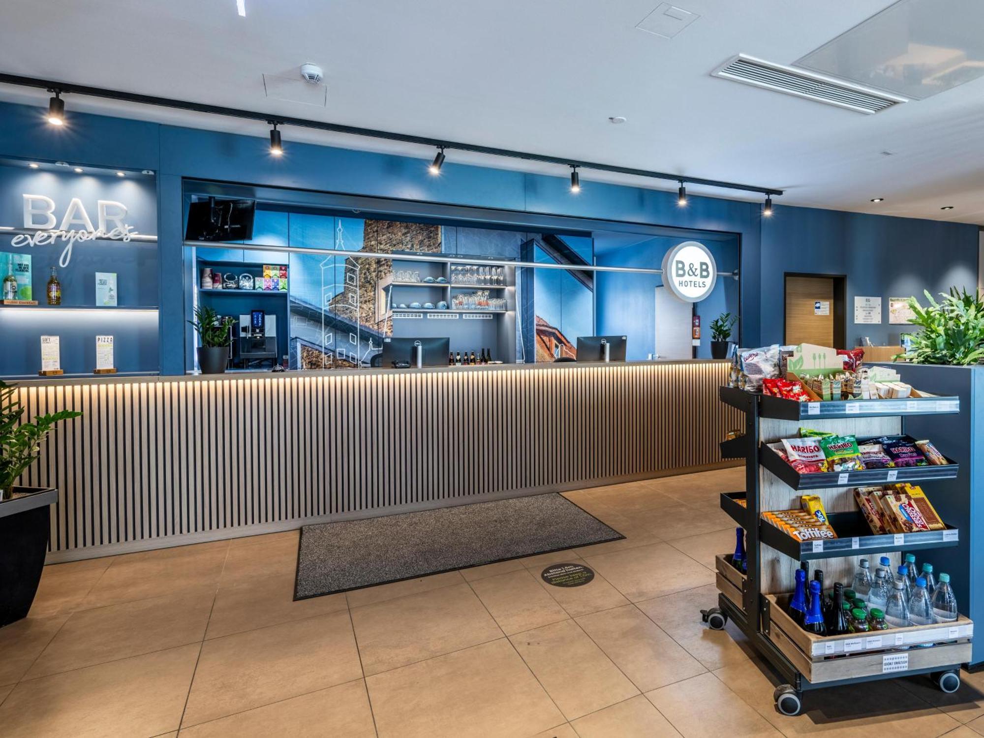 B&B Hotel Schweinfurt-City Bagian luar foto